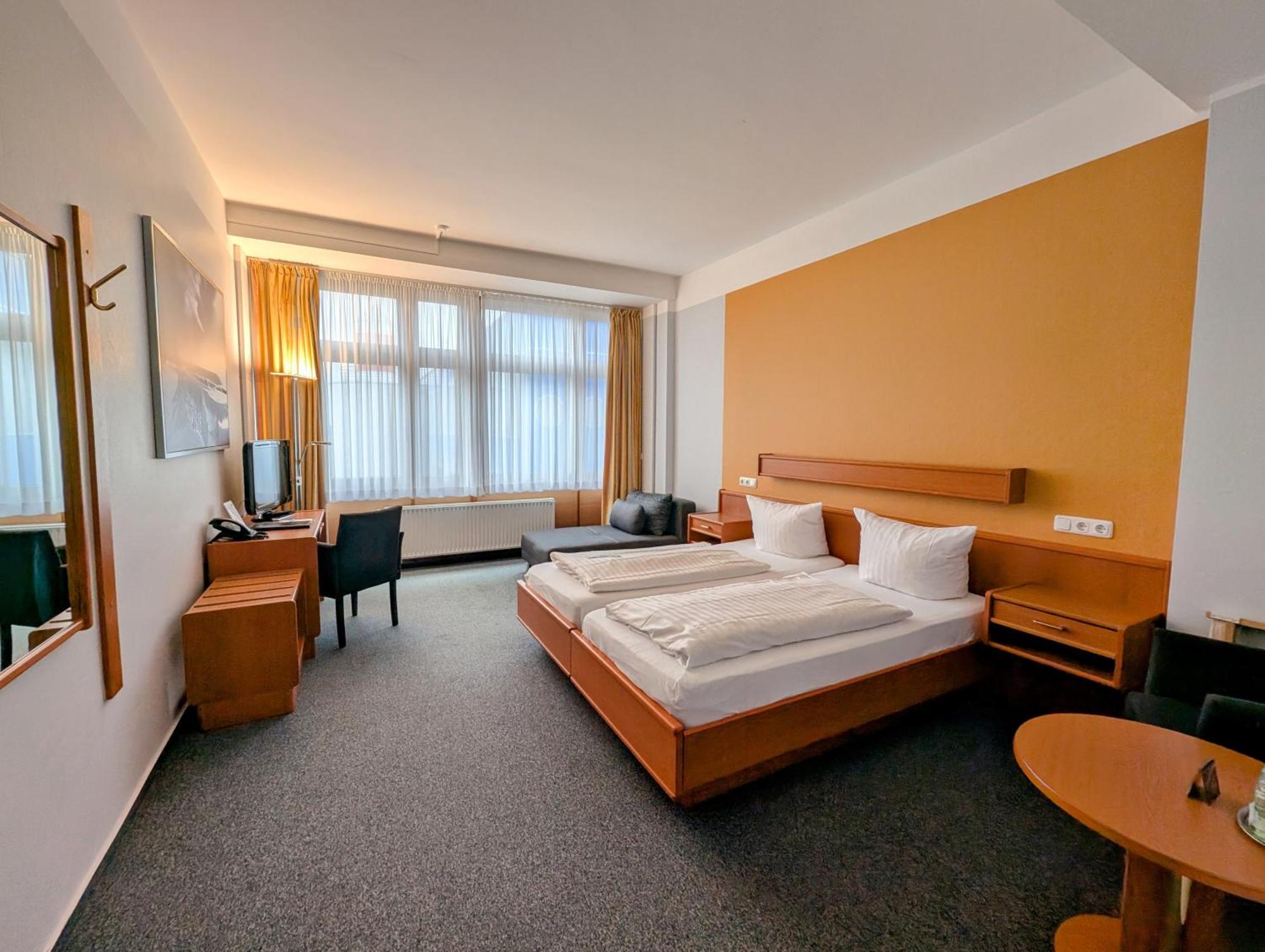 Dlrg Tagungszentrum Hotel Delphin Bad Nenndorf Exteriör bild